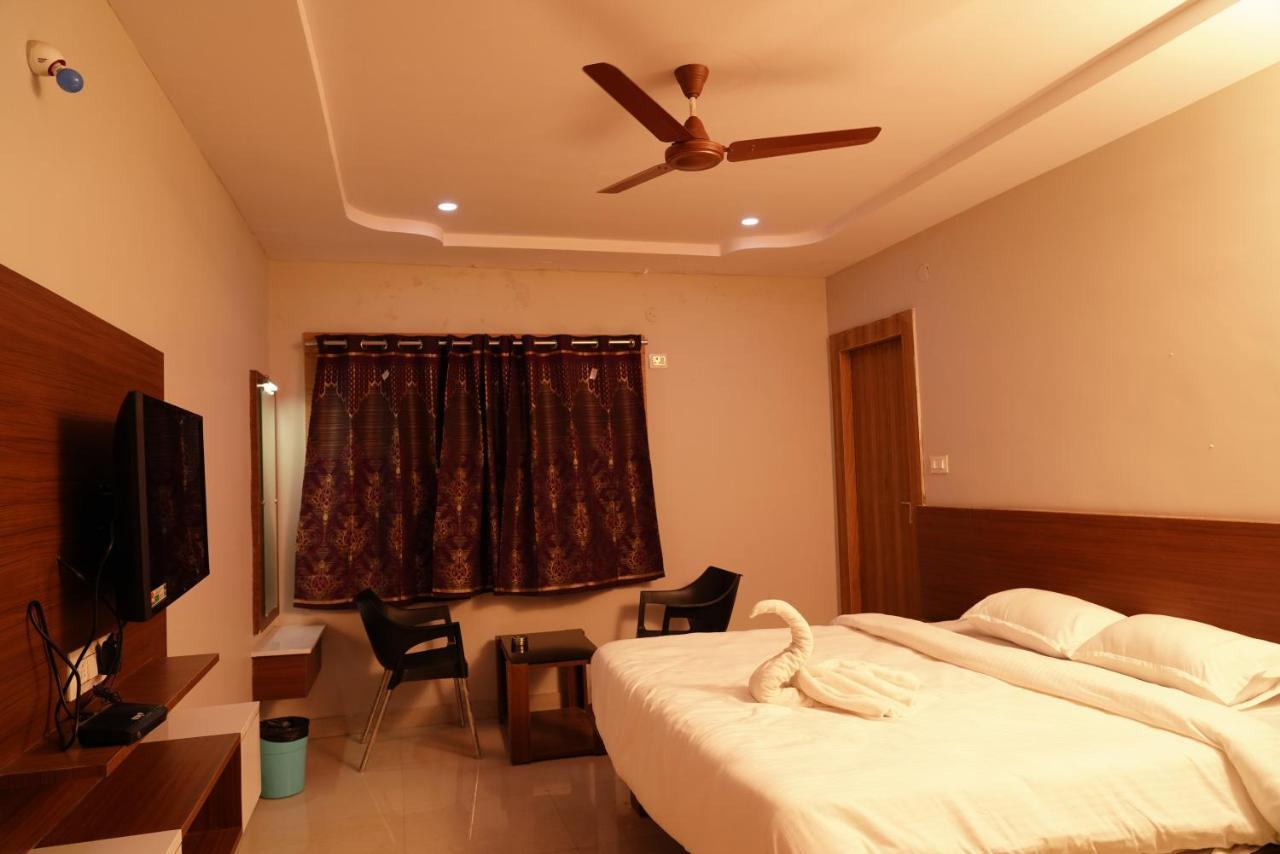 Swagath Residency คาคินาดา ภายนอก รูปภาพ